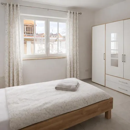 Haus Ornela Gruppenreise 6 Schlafzimmer 3x Bad 2x Kueche Garten Grill *
