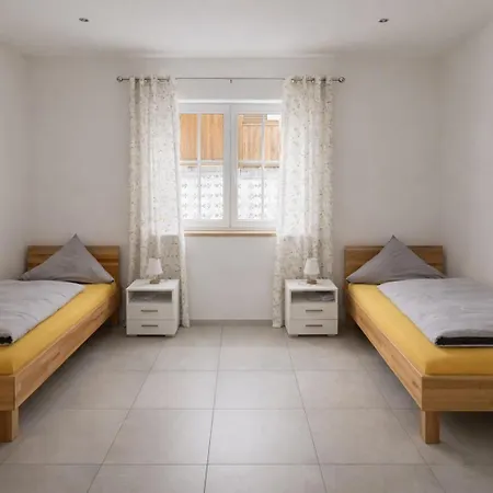 Haus Ornela Gruppenreise 6 Schlafzimmer 3x Bad 2x Kueche Garten Grill