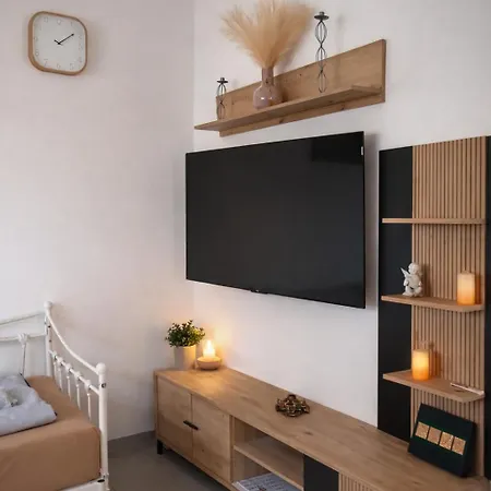 Haus Ornela Gruppenreise 6 Schlafzimmer 3x Bad 2x Küche Garten Grill Сasa de vacaciones