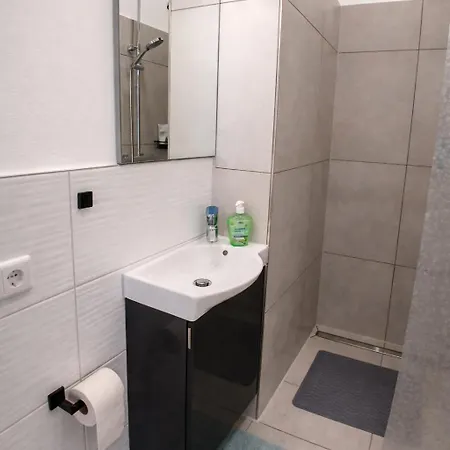 Haus Ornela Gruppenreise 6 Schlafzimmer 3x Bad 2x Küche Garten Grill *