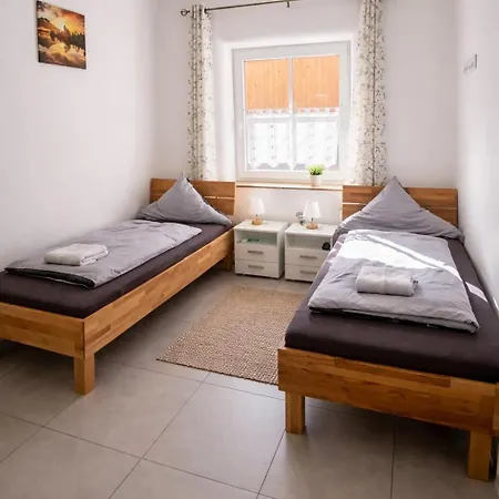 Haus Ornela Gruppenreise 6 Schlafzimmer 3x Bad 2x Küche Garten Grill * Eggolsheim