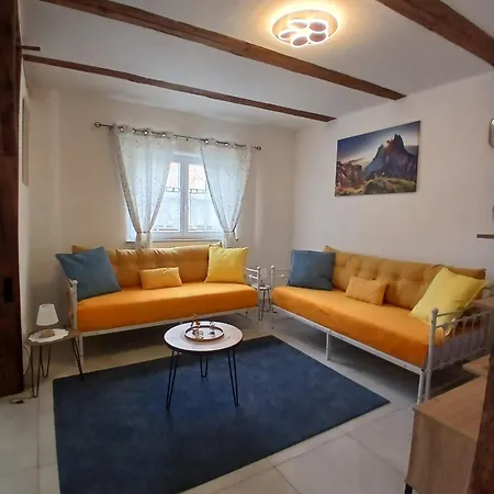 Haus Ornela Gruppenreise 6 Schlafzimmer 3x Bad 2x Küche Garten Grill Сasa de vacaciones *