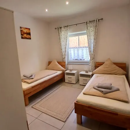 Сasa de vacaciones Haus Ornela Gruppenreise 6 Schlafzimmer 3x Bad 2x Küche Garten Grill Eggolsheim